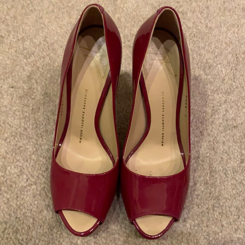 Giussepe Zanetti Design Perp toe pump